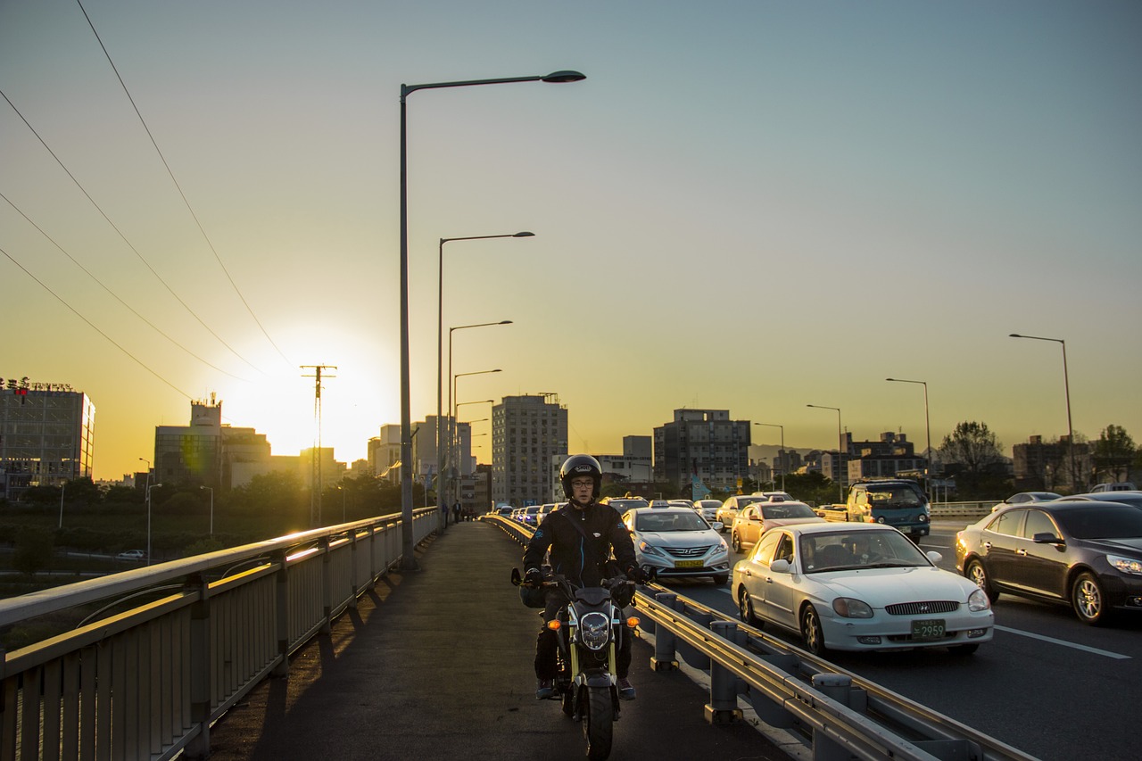 最新道路交通安全法，保障交通安全，推动社会发展进程